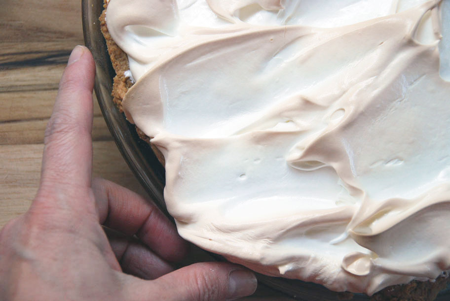 Pay de limón with quickly baked meringue, right out of the oven.