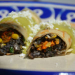 crepas de huitlacoche elote y flor de calabaza con salsa poblana