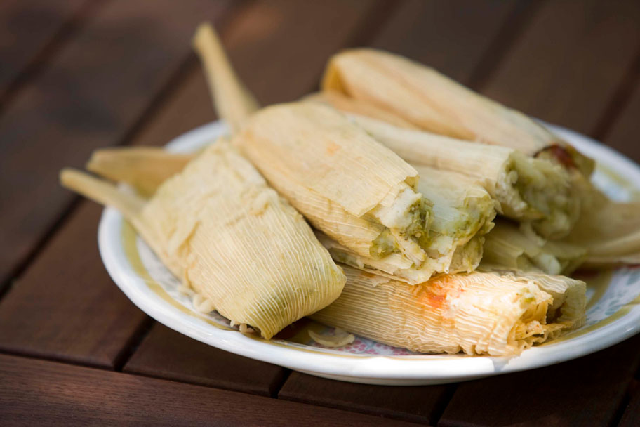 Tamales de pollo con salsa verde - Pati Jinich en Español