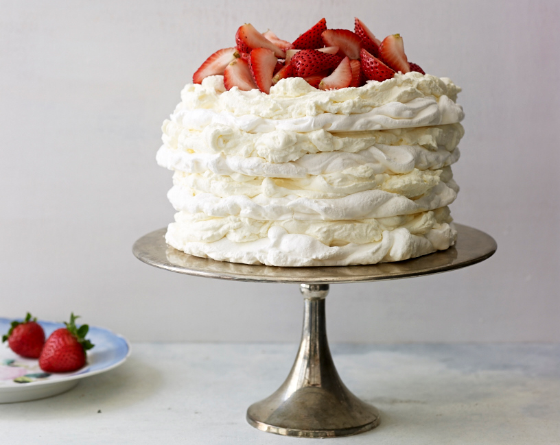 strawberry meringue cake